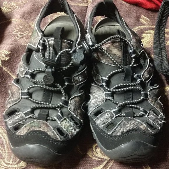 Sandals - Picture 1 of 3